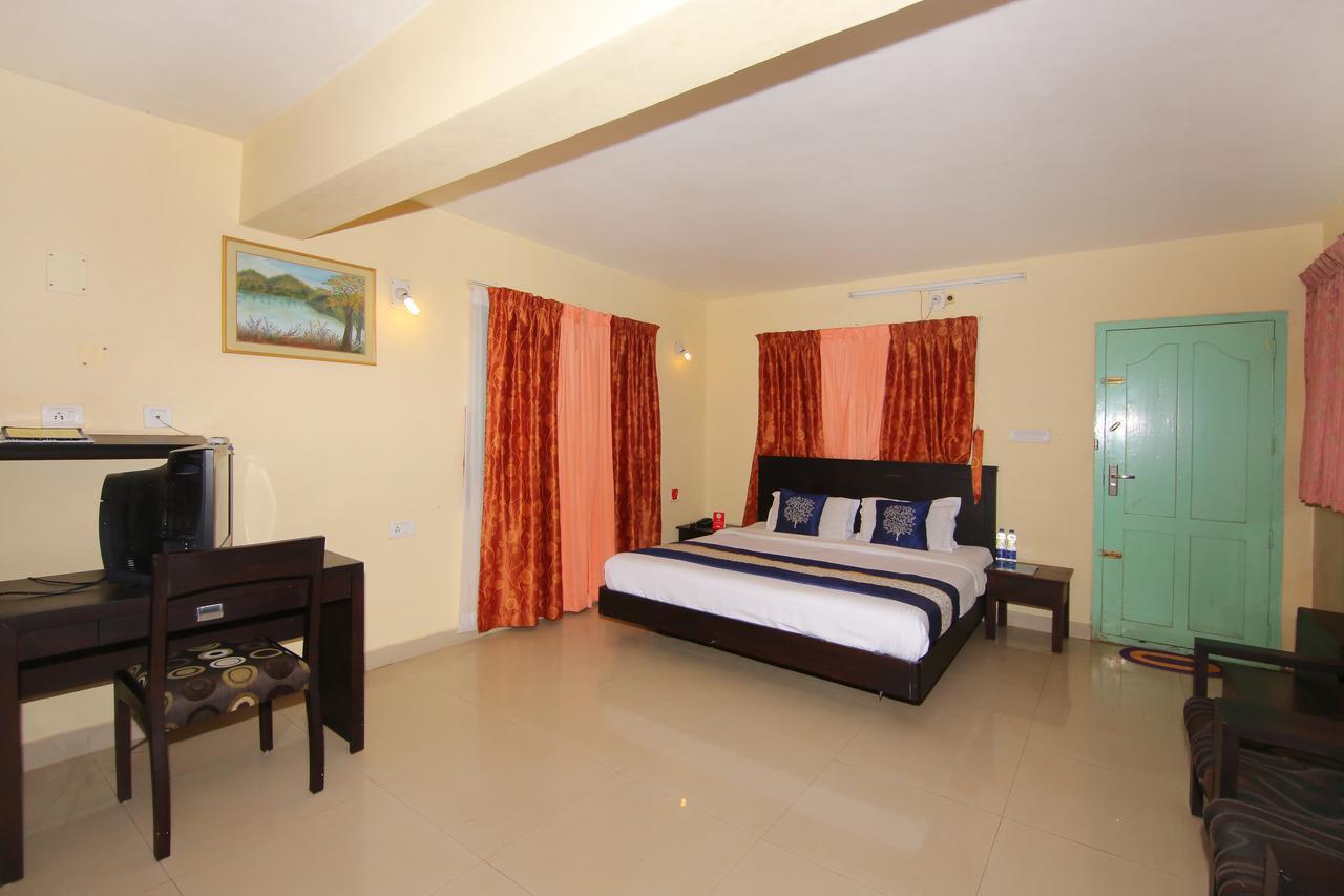 Oyo 4651 Woodpecker Resort Мунар Екстериор снимка